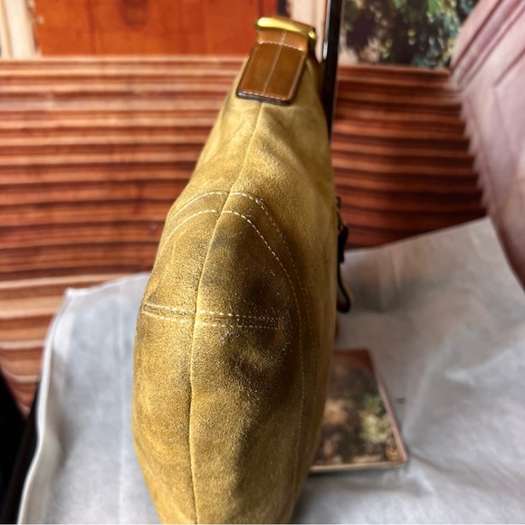 Coach Vintage Suede Tan Shoulder Bag, adjustable strap, tassel metal logo charm - Picture 11 of 17